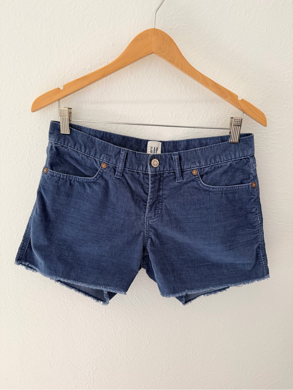 Gap Women's size 4 Blue Corduroy Stretch Shorts